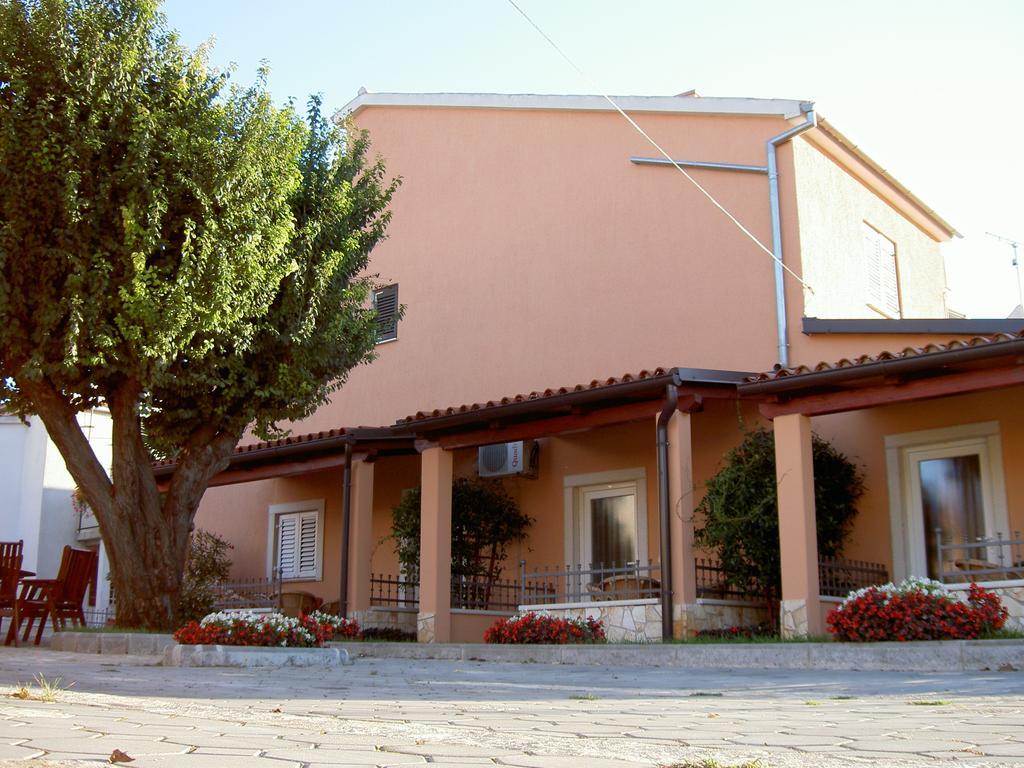 Apartments Kori Funtana Room photo