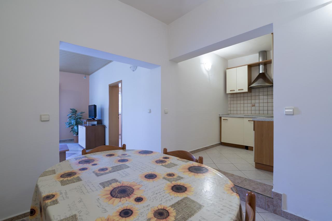 Apartments Kori Funtana Exterior photo